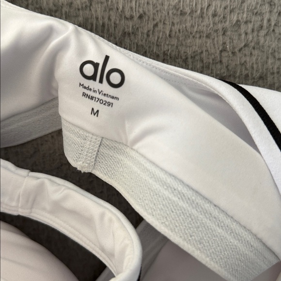 ALO Yoga Airbrush Heart Throb Bra White and Black Trim Sports Bra Size M - Picture 5 of 5